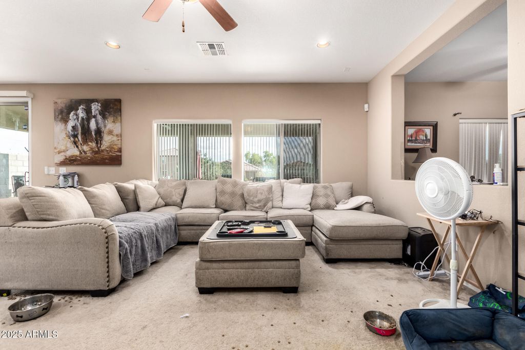 Image 11 of property listing at 25545 W NANCY Lane, Buckeye, AZ 85326