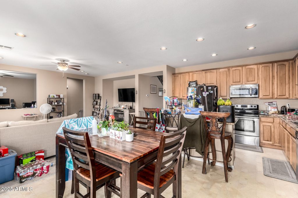 Image 14 of property listing at 25545 W NANCY Lane, Buckeye, AZ 85326