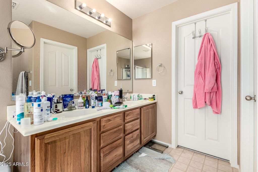 Image 21 of property listing at 25545 W NANCY Lane, Buckeye, AZ 85326