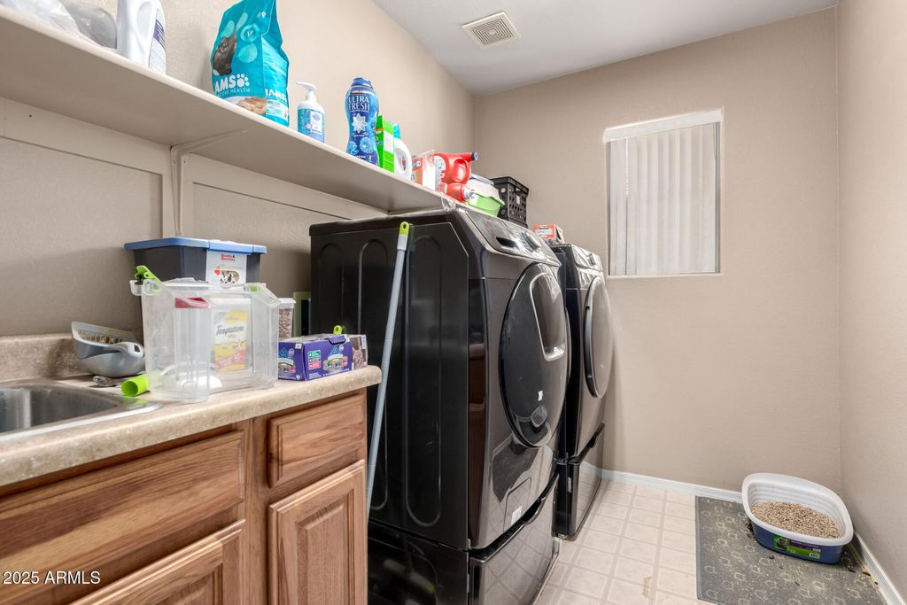 Image 38 of property listing at 25545 W NANCY Lane, Buckeye, AZ 85326