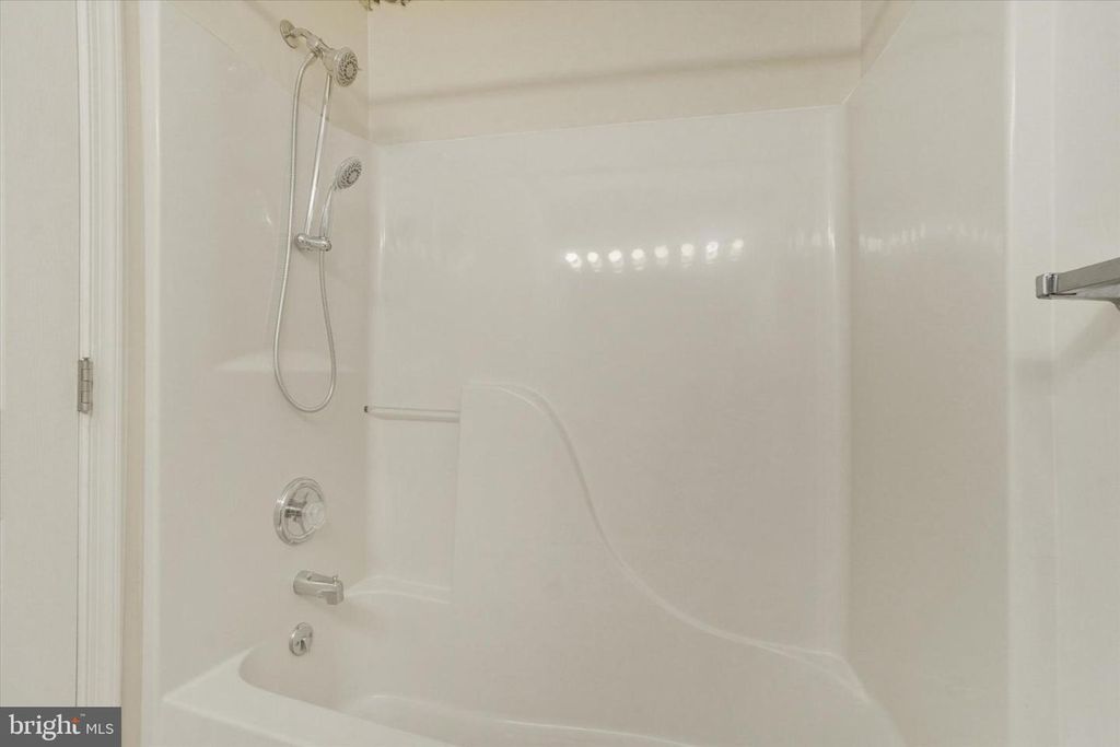 104 WEATHERBURN DR, York, PA 17402