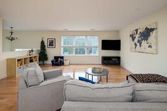 9 Jay Way, Rochester, NH 03868