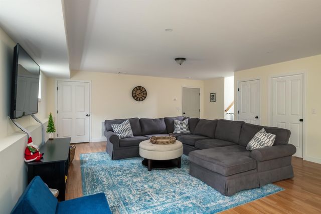 9 Jay Way, Rochester, NH 03868