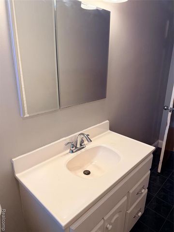 401 Richard Avenue, Lansing, MI 48917