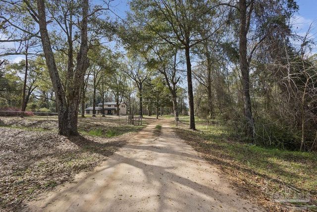 10841A Luker Way, Jay, FL 32565