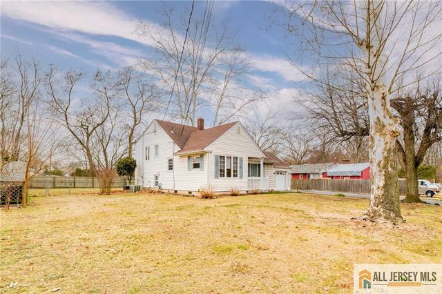 499 Old Stage Road, Spotswood, NJ 08884