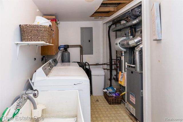 396 Princeton Drive, South Lyon, MI 48178