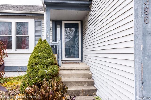 396 Princeton Drive, South Lyon, MI 48178