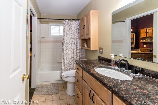 396 Princeton Drive, South Lyon, MI 48178