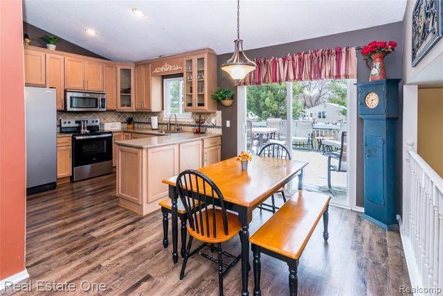 396 Princeton Drive, South Lyon, MI 48178