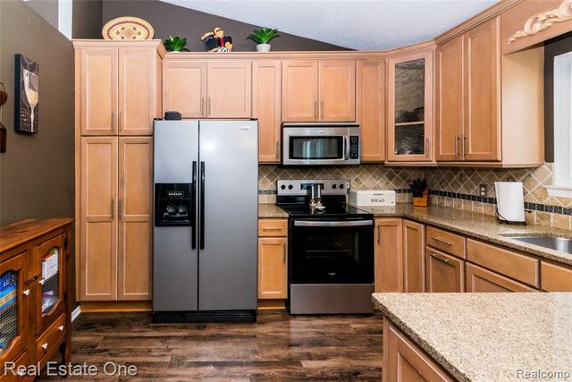 396 Princeton Drive, South Lyon, MI 48178