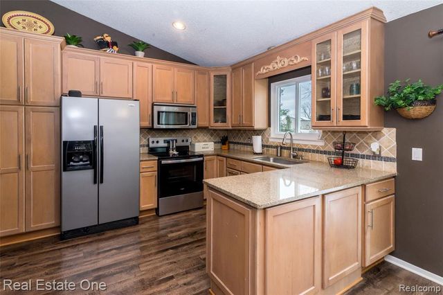 396 Princeton Drive, South Lyon, MI 48178