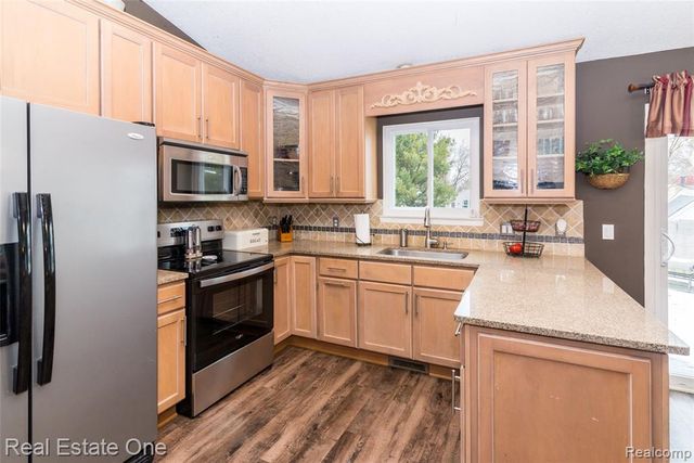 396 Princeton Drive, South Lyon, MI 48178