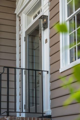 18 Water Street, Charleston, SC 29401