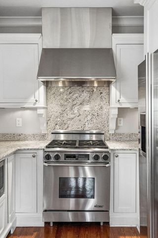18 Water Street, Charleston, SC 29401