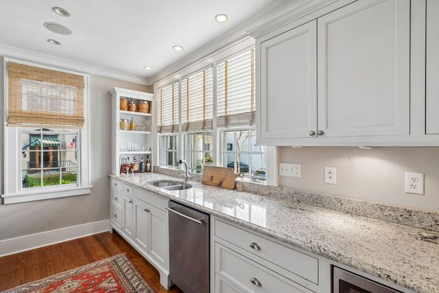 18 Water Street, Charleston, SC 29401