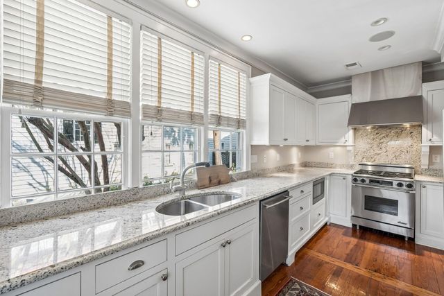 18 Water Street, Charleston, SC 29401