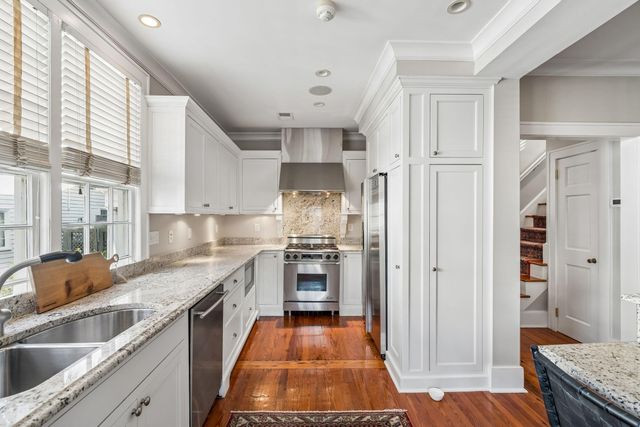 18 Water Street, Charleston, SC 29401