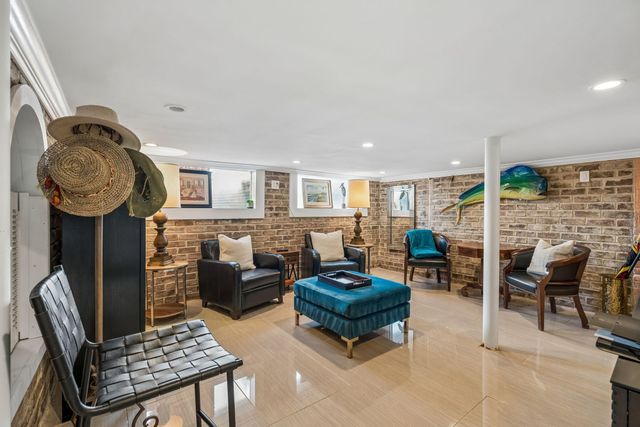 18 Water Street, Charleston, SC 29401