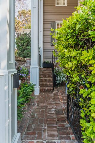 18 Water Street, Charleston, SC 29401