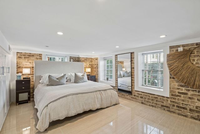 18 Water Street, Charleston, SC 29401