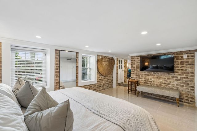 18 Water Street, Charleston, SC 29401