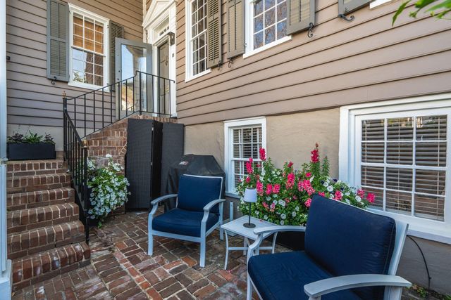 18 Water Street, Charleston, SC 29401
