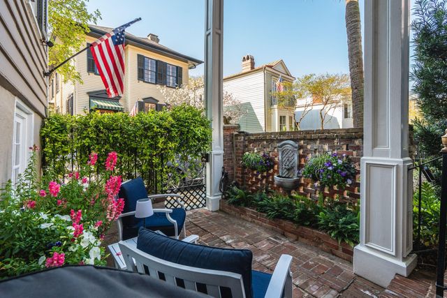 18 Water Street, Charleston, SC 29401