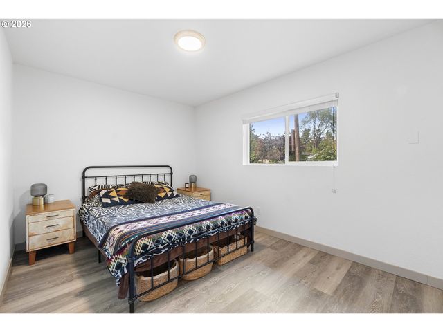 9946 N LOMBARD St, Portland, OR 97203