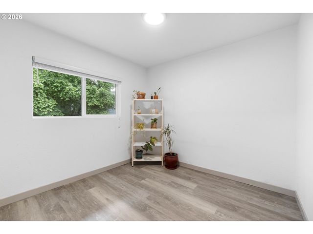 9946 N LOMBARD St, Portland, OR 97203