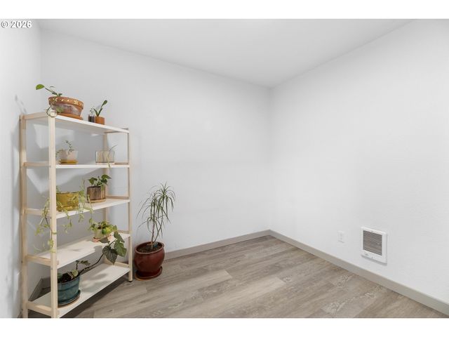 9946 N LOMBARD St, Portland, OR 97203
