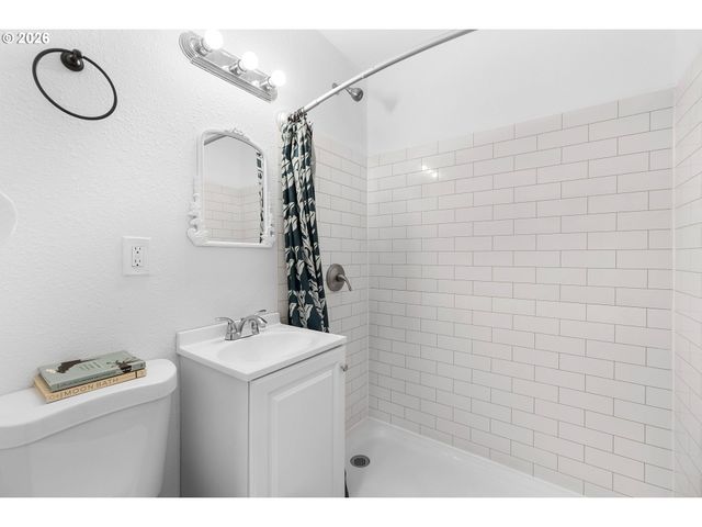 9946 N LOMBARD St, Portland, OR 97203