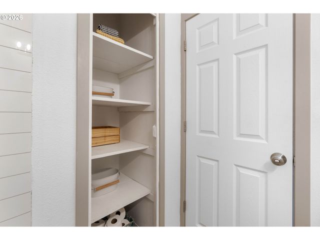 9946 N LOMBARD St, Portland, OR 97203