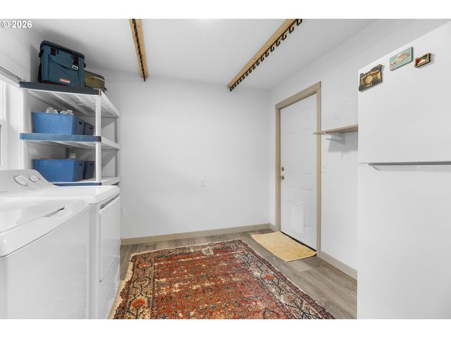 9946 N LOMBARD St, Portland, OR 97203