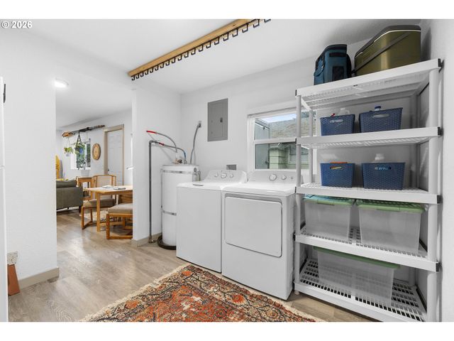 9946 N LOMBARD St, Portland, OR 97203