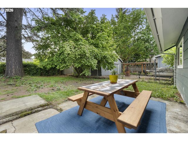 9946 N LOMBARD St, Portland, OR 97203