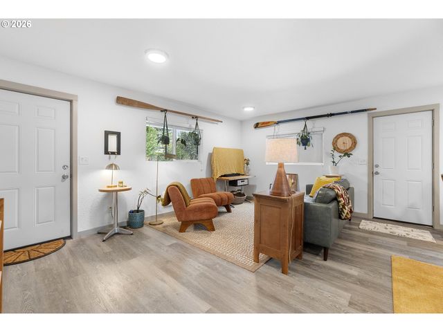 9946 N LOMBARD St, Portland, OR 97203