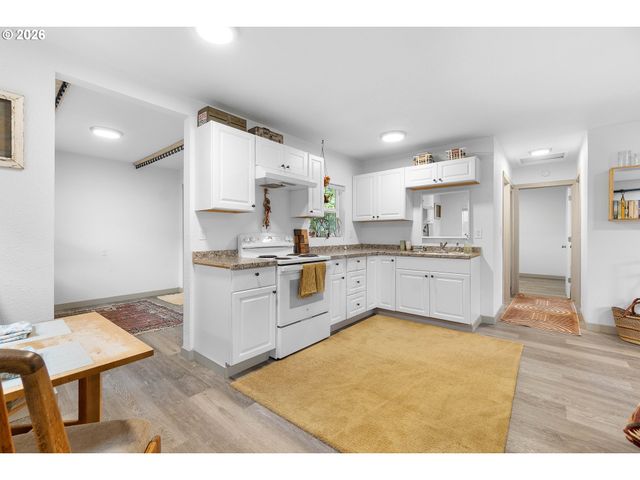 9946 N LOMBARD St, Portland, OR 97203