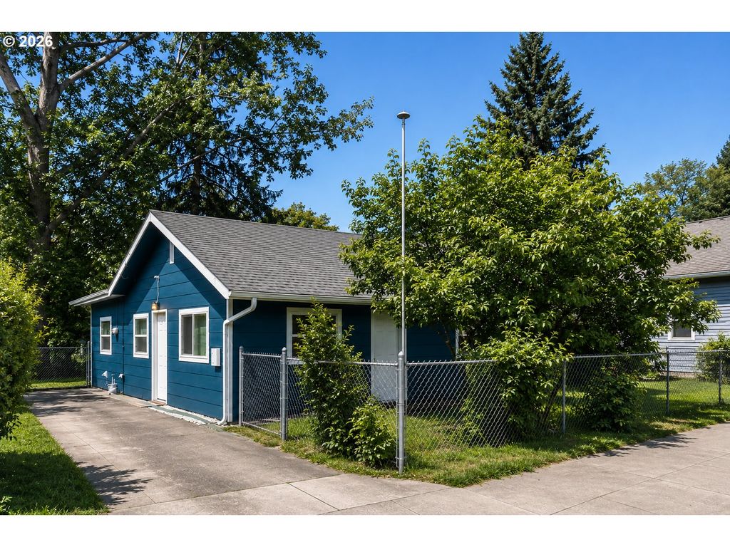 9946 N LOMBARD St, Portland, OR 97203