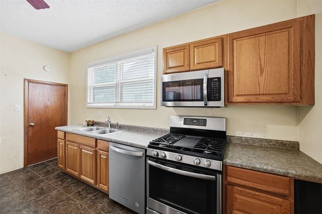 900 E Avenue NW, Cedar Rapids, IA 52405