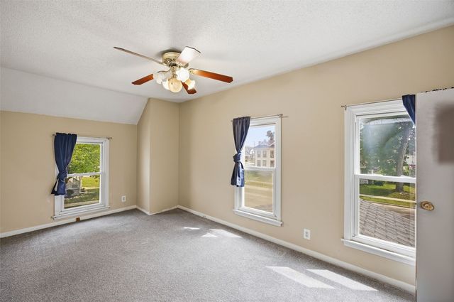 900 E Avenue NW, Cedar Rapids, IA 52405
