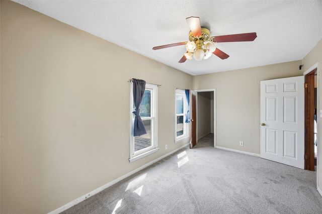 900 E Avenue NW, Cedar Rapids, IA 52405