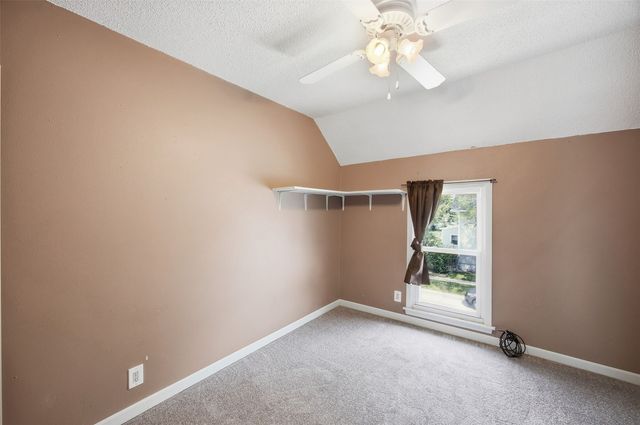 900 E Avenue NW, Cedar Rapids, IA 52405