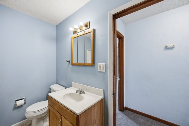 900 E Avenue NW, Cedar Rapids, IA 52405