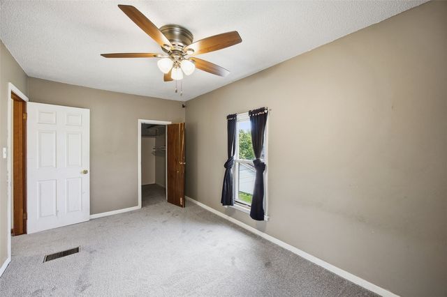 900 E Avenue NW, Cedar Rapids, IA 52405