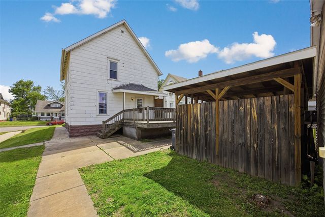 900 E Avenue NW, Cedar Rapids, IA 52405