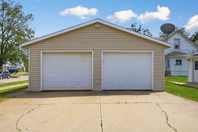900 E Avenue NW, Cedar Rapids, IA 52405