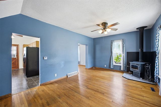 900 E Avenue NW, Cedar Rapids, IA 52405