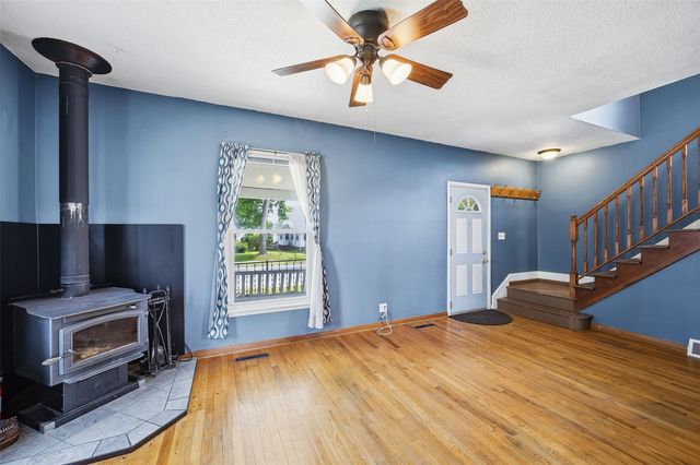 900 E Avenue NW, Cedar Rapids, IA 52405