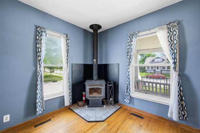 900 E Avenue NW, Cedar Rapids, IA 52405